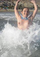 Молодые давалки показывают сиськи перед мачо на отдыхе 8 фото Молодые давалки показывают сиськи перед мачо на отдыхе 8 фото