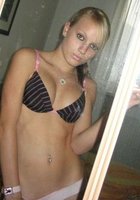 Девки фотографируются перед зеркалом, прикрывая сиськи 8 фото Девки фотографируются перед зеркалом, прикрывая сиськи 8 фото