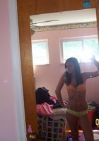 Фоткает себя и отправляет снимки парню 1 фото