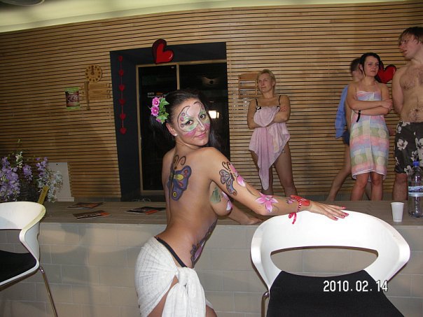 Начальница отправилась в Париж на экскурсию 10 фотография