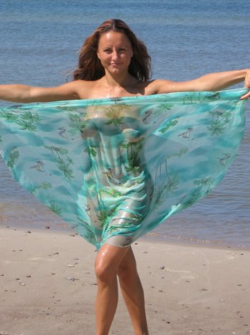 Начальница отправилась в Париж на экскурсию 2 фотография