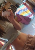 Молодые девицы в разных нарядах снимают себя перед зеркалом 5 фото Молодые девицы в разных нарядах снимают себя перед зеркалом 5 фото