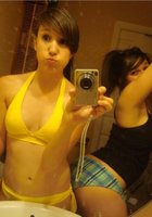 Молодые девицы в разных нарядах снимают себя перед зеркалом 10 фото Молодые девицы в разных нарядах снимают себя перед зеркалом 10 фото