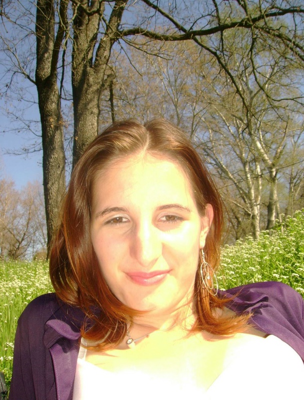 Хулиганка позирует на природе и в ванной 5 фотография