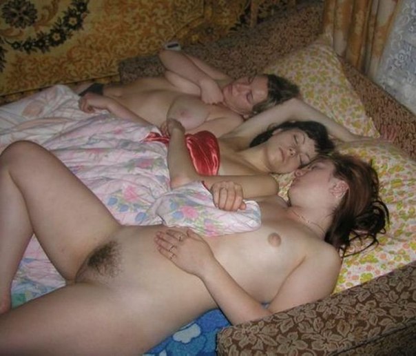 Голые красавицы хорошо отдыхают в бане 35 фотография