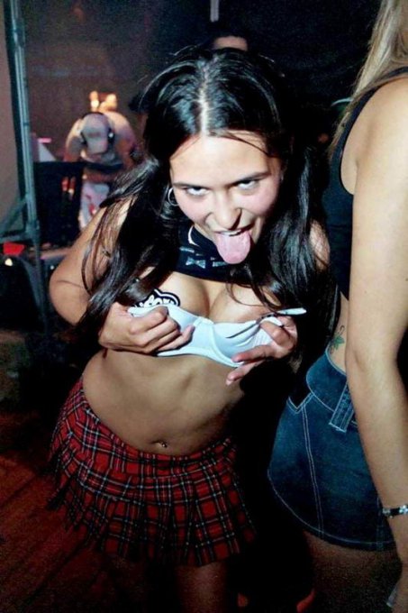 Снимки обнаженных телочек с вечеринок 3 фотография