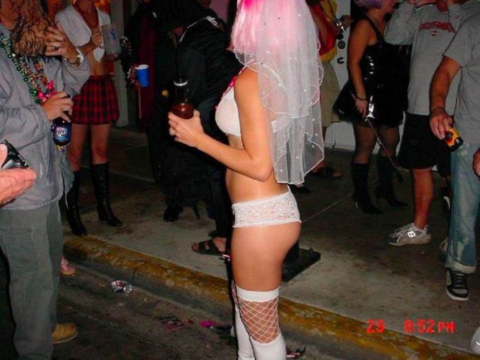 Снимки обнаженных телочек с вечеринок 10 фотография