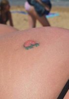 Зрелая мамаша отжигает на курорте 2 фото