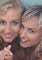 Кучерявые блондинки моют голые тела друг дружки под душем 10 фото Кучерявые блондинки моют голые тела друг дружки под душем 10 фото