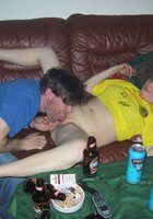 Похотливая женщина в ролевом костюме ублажает двоих мужчин 2 фото Похотливая женщина в ролевом костюме ублажает двоих мужчин 2 фото