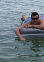 Девушки в красивых купальниках отдыхают на пляже 13 фото Девушки в красивых купальниках отдыхают на пляже 13 фото