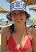 Девушки в красивых купальниках отдыхают на пляже 22 фото Девушки в красивых купальниках отдыхают на пляже 22 фото