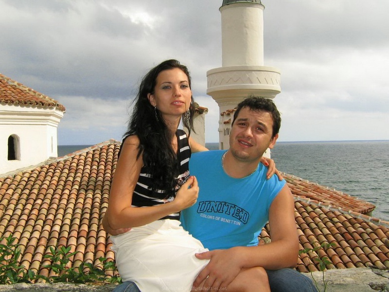 Девушки в красивых купальниках отдыхают на пляже 24 фотография