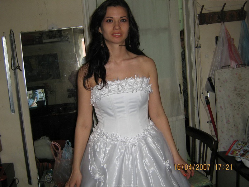 Девушки в красивых купальниках отдыхают на пляже 28 фотография