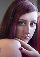 Неформалка с розовыми волосами раздевается у жалюзи 36 фото Неформалка с розовыми волосами раздевается у жалюзи 36 фото