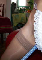 Уборщица вставляет во влагалище ручку от швабры 11 фото