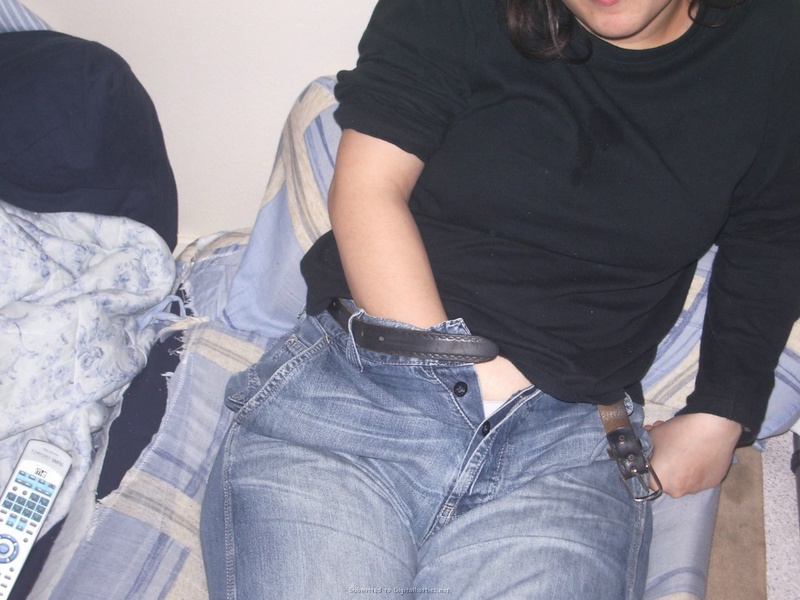 Подруга показывает свои прелести в ванной 12 фотография