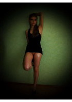 Подруга готовит ужин и раздевается на кухне 5 фото