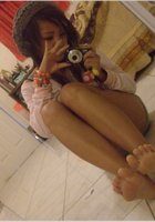 Девицы перед зеркалом фотографируют свою грудь 15 фото Девицы перед зеркалом фотографируют свою грудь 15 фото