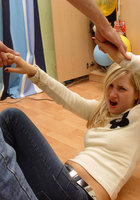 Сестра друга оттрахана в гостиной 6 фото