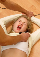 Сестра друга оттрахана в гостиной 7 фото