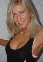 У блондинки красивые трусики, вагина и сиськи 1 фото У блондинки красивые трусики, вагина и сиськи 1 фото