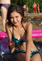 Невеста в свадебном платье и в купальнике на отдыхе 3 фото Невеста в свадебном платье и в купальнике на отдыхе 3 фото