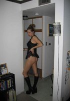 Дама сосет и дрочит себе одновременно 1 фото