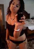 Мулатка с пирсингом в пупке дома делает интимные селфи 2 фото Мулатка с пирсингом в пупке дома делает интимные селфи 2 фото