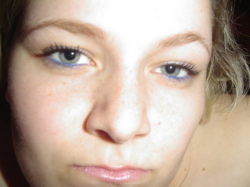 Жирная блондинка мастурбирует дырку и мнет огромные сиськи 7 фотография