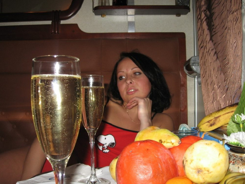 Русская брюнетка сосет и трахается с любовников в св поезда 1 фотография