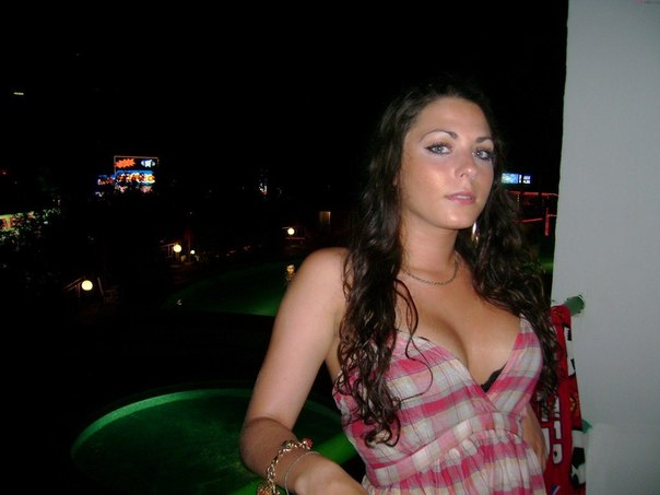 Девицы светят своими кисками и насаживаются ими на члены партнеров 14 фотография