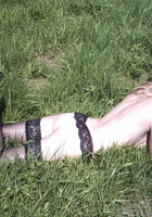 Крестьянка лежит голая в траве 2 фото Крестьянка лежит голая в траве 2 фото