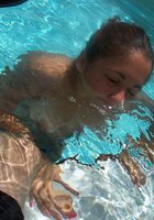 Молодая девушка светит перед парнем киской и сосет его пенис 34 фото Молодая девушка светит перед парнем киской и сосет его пенис 34 фото