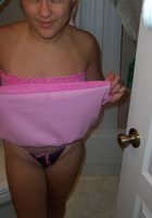 Молодая девушка светит перед парнем киской и сосет его пенис 38 фото Молодая девушка светит перед парнем киской и сосет его пенис 38 фото