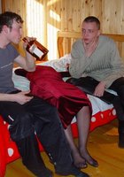 Парни напоили даму и отодрали ее в два хуя на даче 4 фото Парни напоили даму и отодрали ее в два хуя на даче 4 фото