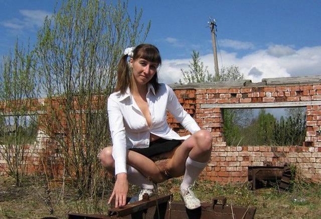 Лесбиянка развлекается с подругой и парнем 8 фотография