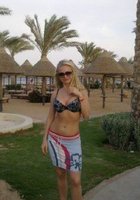 Светловолосая мамка выпячивает большую попу 1 фото Светловолосая мамка выпячивает большую попу 1 фото