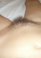 Мохнатая вагина отлично смотрится между ног молоденькой телки 20 фото Мохнатая вагина отлично смотрится между ног молоденькой телки 20 фото