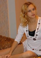 Сладкая блондинка раздвинула стройные ножки 1 фото Сладкая блондинка раздвинула стройные ножки 1 фото