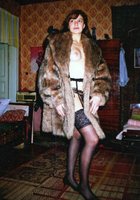 Невеста примеряет свадебное платье и шубу 7 фото Невеста примеряет свадебное платье и шубу 7 фото