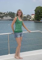 Блондинка отдыхает на курорте с молодым человеком 5 фото Блондинка отдыхает на курорте с молодым человеком 5 фото