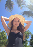 Молодая модель оголилась и показывает дойки и сочную промежность 6 фото Молодая модель оголилась и показывает дойки и сочную промежность 6 фото