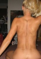 Белокурая гимнастка на кровати ласкает пальчиком свою щель 10 фото Белокурая гимнастка на кровати ласкает пальчиком свою щель 10 фото