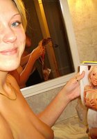 Девушка сидит на мотоцикле в красном корсете 12 фото Девушка сидит на мотоцикле в красном корсете 12 фото