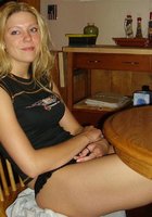 Девушка сидит на мотоцикле в красном корсете 19 фото Девушка сидит на мотоцикле в красном корсете 19 фото