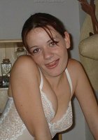 Девушка с пирсингом пупка позирует с голыми сиськами 16 фото Девушка с пирсингом пупка позирует с голыми сиськами 16 фото