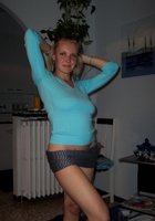 Мамаша занимается йогой голышом и показывает волосатую пилотку 14 фото Мамаша занимается йогой голышом и показывает волосатую пилотку 14 фото