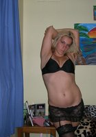 Полная блондинка позирует в разной эротической одежде 10 фото Полная блондинка позирует в разной эротической одежде 10 фото