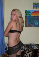 Полная блондинка позирует в разной эротической одежде 11 фото Полная блондинка позирует в разной эротической одежде 11 фото